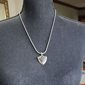 Elegant Silver Pendant Necklace